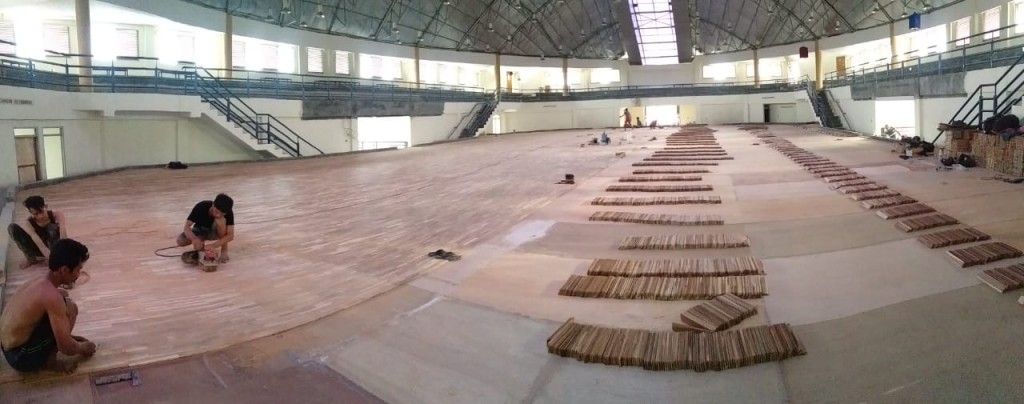 Kemegahan GOR Adiarsa Sport Hall Karawang Dengan Parquet Pemasangan gor setia putra part 3