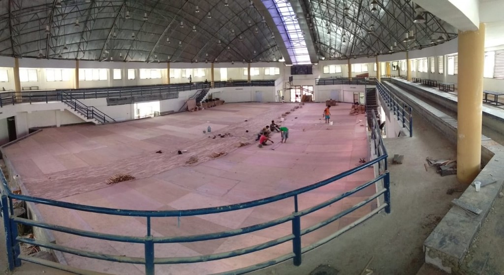 Kemegahan GOR Adiarsa Sport Hall Karawang Dengan Parquet Pemasangan gor setia putra part 1
