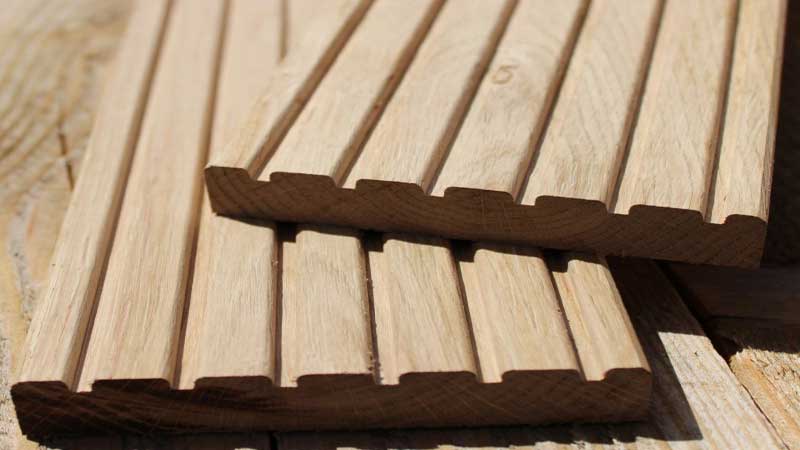 4 Dekorasi Kolam Renang Minimalis Menggunakan Lantai Kayu decking kayu untuk kolam renang minimalis