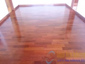 contoh pemasangan lantai kayu merbau