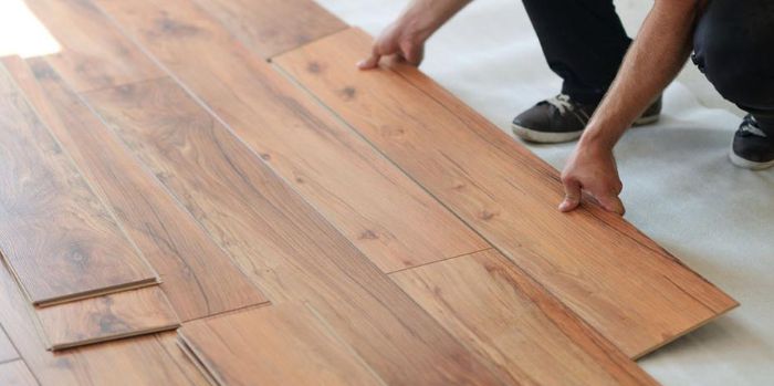 memasang lantai kayu