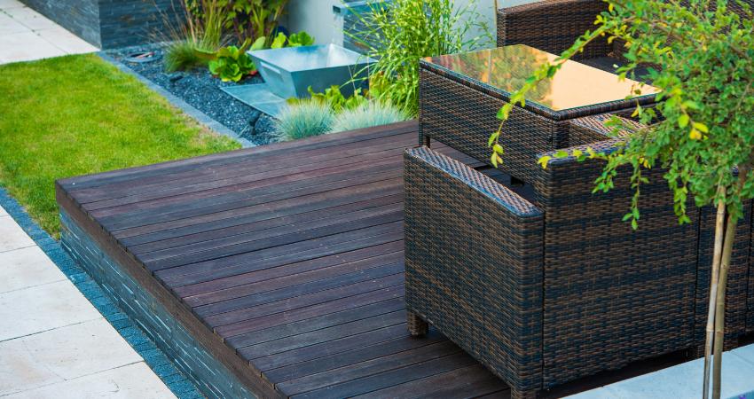 Referensi Lantai Decking Untuk Taman, Agar Tampilan Terlihat Natural rekomendasi decking kayu untuk taman