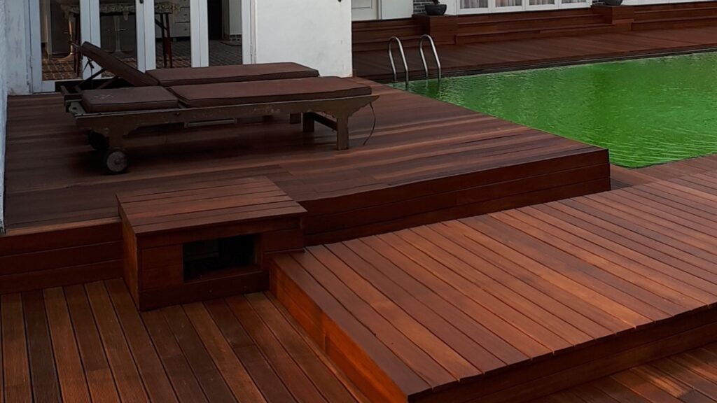 Decking kolam renang kayu merbau, sebagus ini? Penjual lantai kayu Indonesia