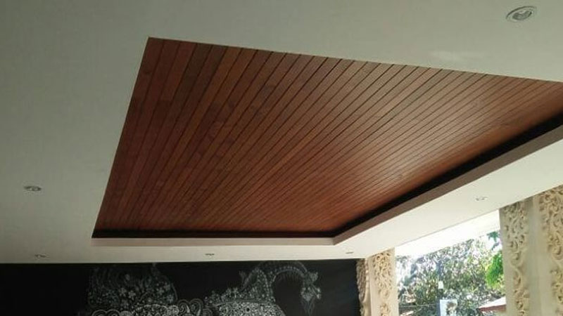 Kualitas Plafon Kayu Ulin: Cek produk dan Ukurannya! pemasangan plafon kayu ulin
