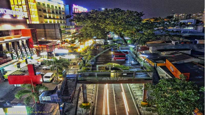 Intip Keindahan di Skywalk Cihampelas Bandung Yang Instagramable teras skywalk cihampelas bandung