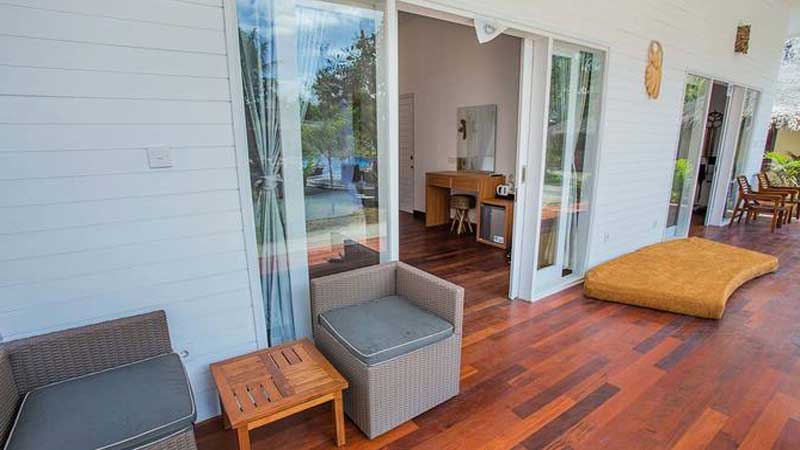 Kepoin Fasilitas di Sanghyang Bay Villas Bali! teras luar kamar sanghyang bay villas
