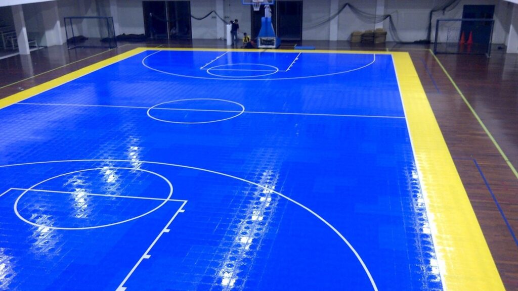 Rekomendasi 3 Jenis Lantai Untuk Lapangan Basket Indoor! jenis lantai lapangan basket indoor