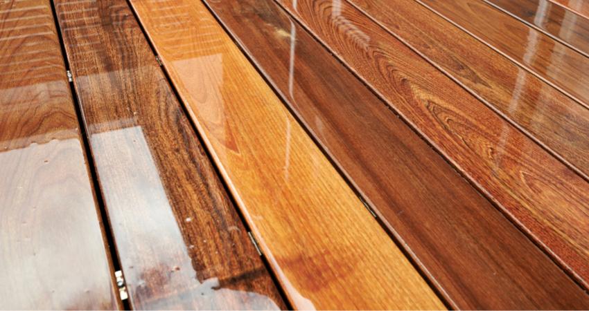 4 Jenis Kayu Pilihan untuk Decking Outdoor Minimalis keunggulan dan keuntungan decking outdoor