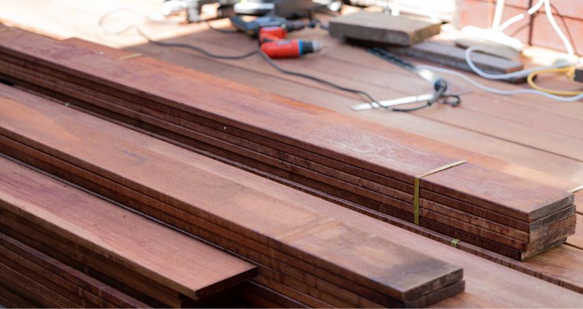 4 Jenis Kayu Pilihan untuk Decking Outdoor Minimalis jenis kayu untuk decking outdoor