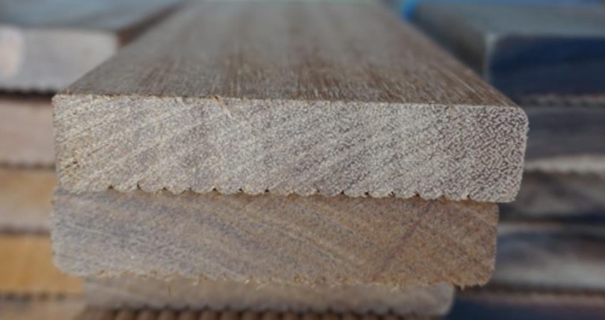 Menilai Perbandingan Durabilitas Decking Kayu vs WPC Lantai harga dan ukuran decking kayu