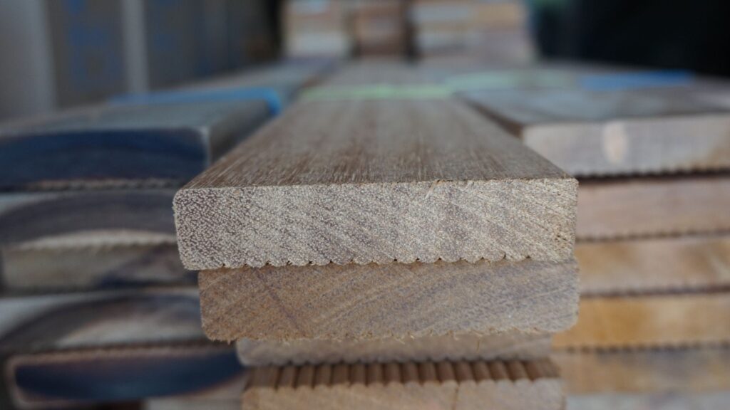 Mengenal Kayu Keruing dari 5 Fakta ini! Penjual lantai kayu Indonesia